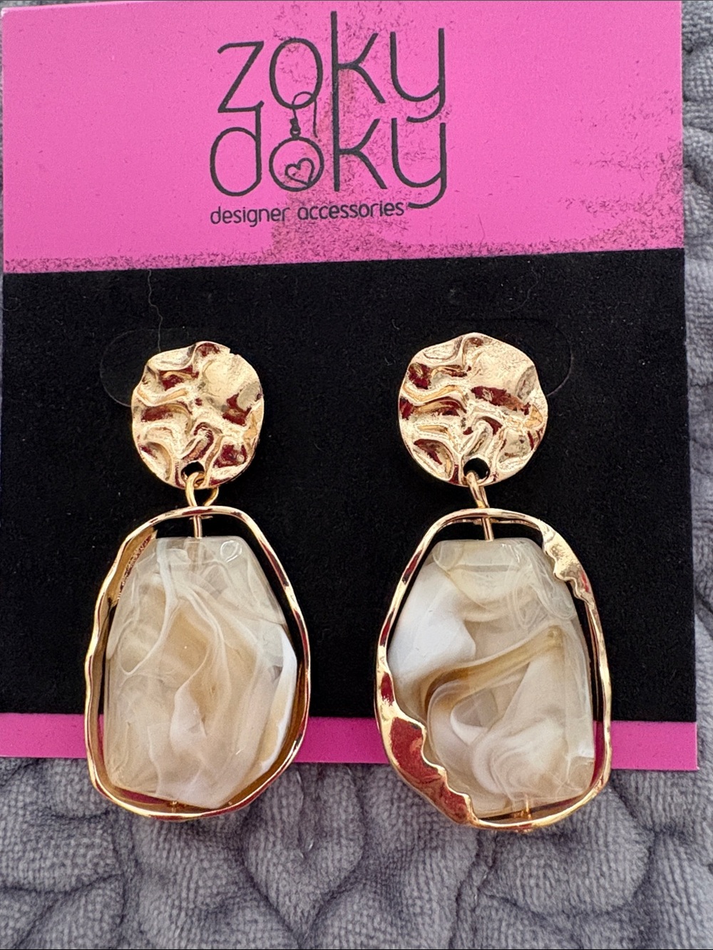 Cream Marble Resin Drops with Hammered Top Earrings-NWT